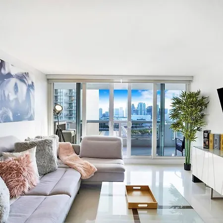 Some Like It Hot! Miami Skyline & Water Views 4Br Apartment